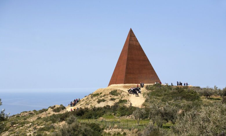La-piramide-38mo-parallelo-Mauro-Staccioli-780×470