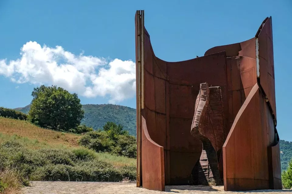 Una curva gettata alle spalle del tempo_Paolo Schiavocampo (2)