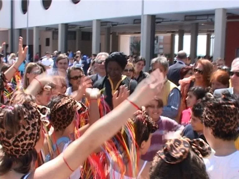 2004 Km di tela a Librino – Glil studenti dipingono la tela (3)