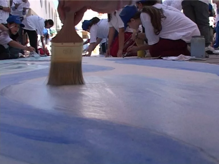 2004 Km di tela a Librino – Glil studenti dipingono la tela (8)