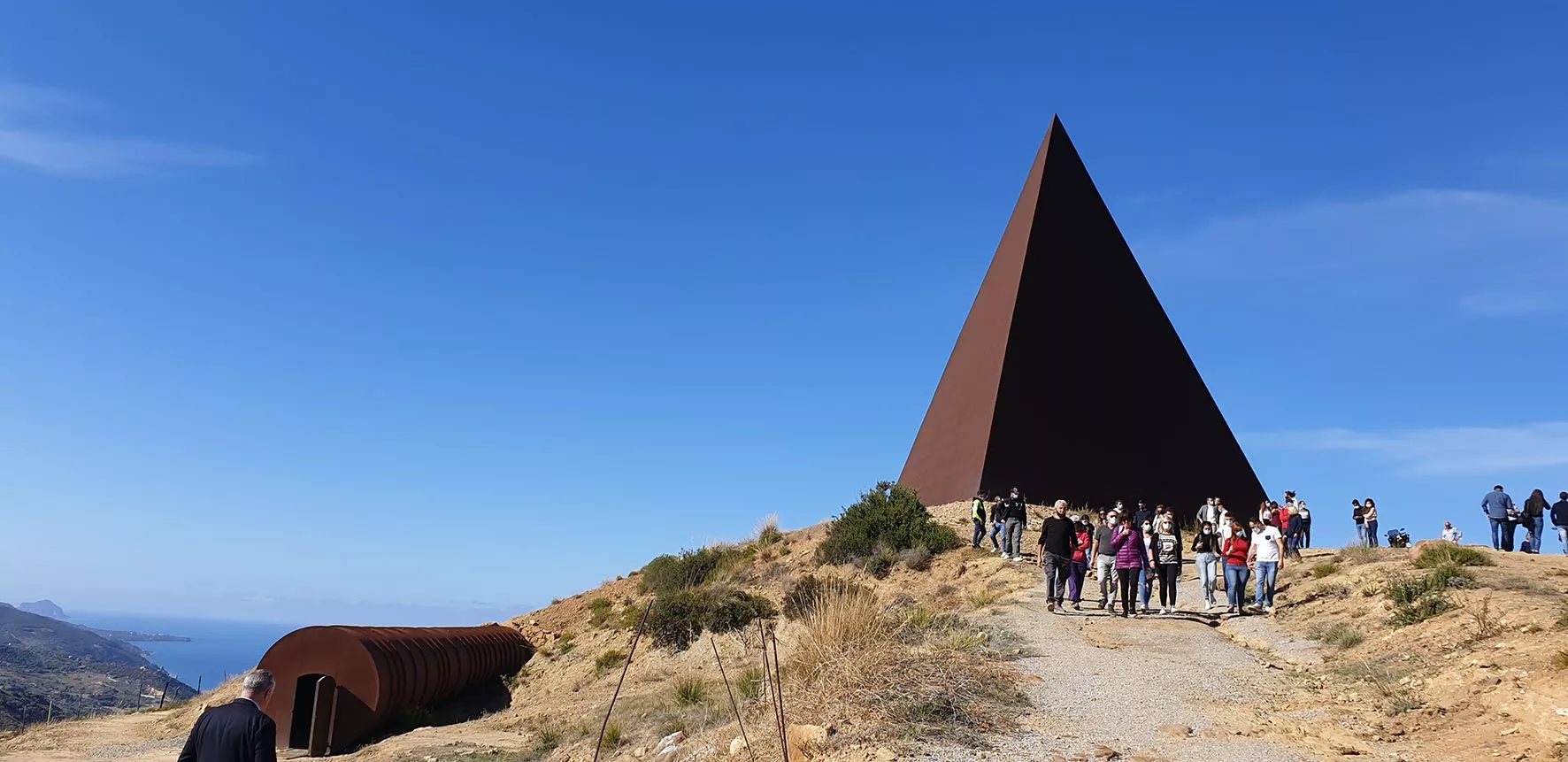 Piramide_38° Parallelo_Mauro Staccioli (1)