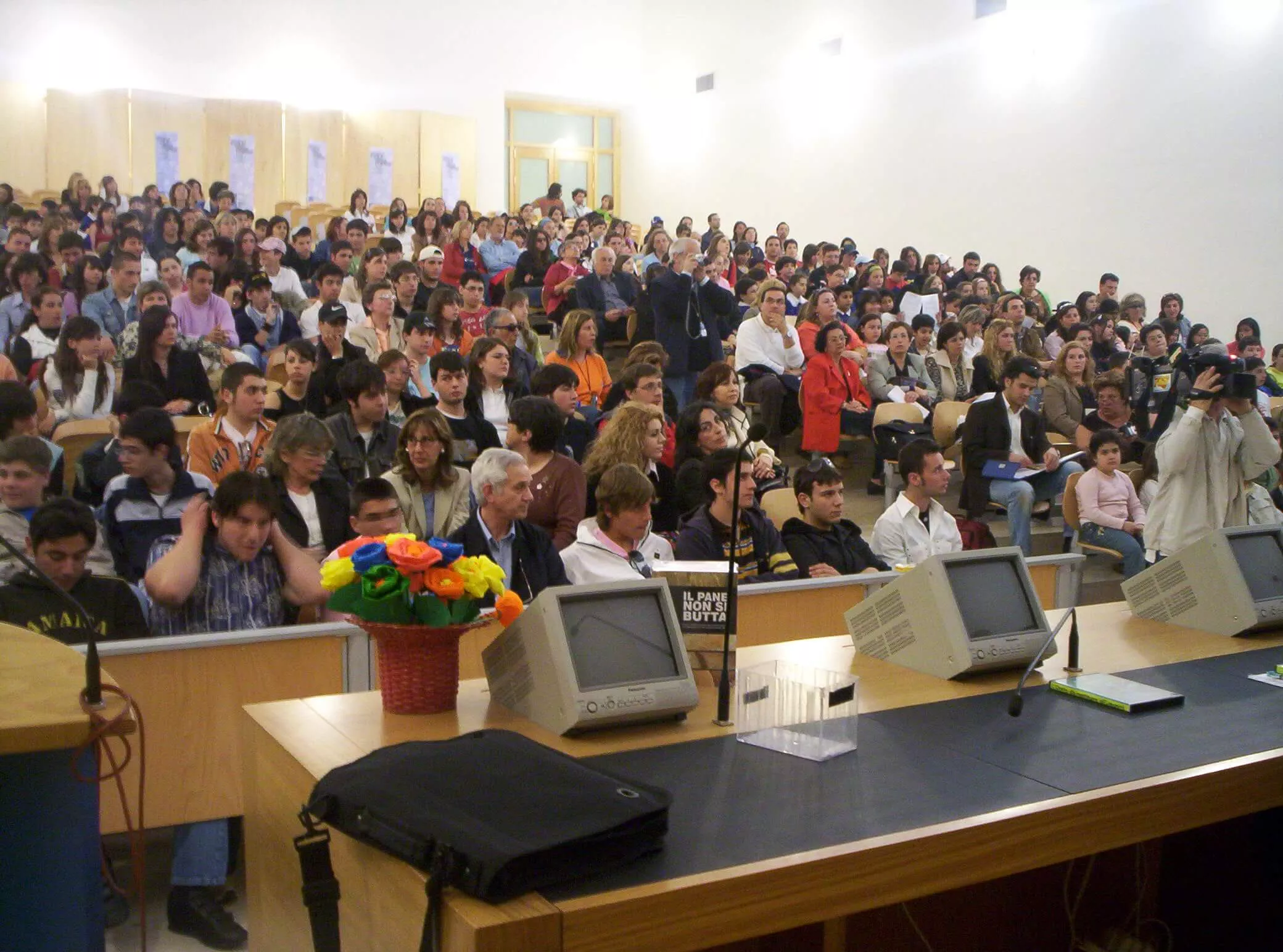 20 marzo 2005 , Grand Tour della Poesia – ”Una poesia per l’Oreto (5) copia